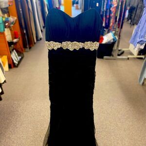 Hailey Logan ladies 9/10 black formal dress